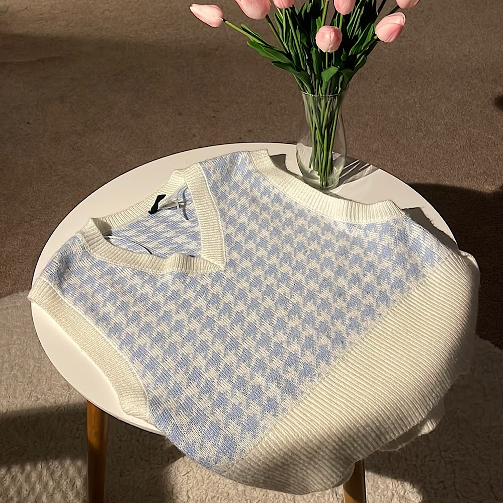 H&M (DIVIDED) Light blue houndstooth vest- Size: XS